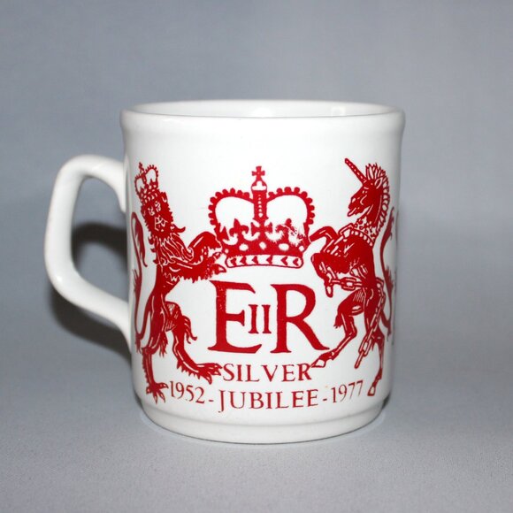 Queen Elizabeth II Silver Jubilee Mug | Cartwright & Edwards | Made in England - Picture 2 of 5